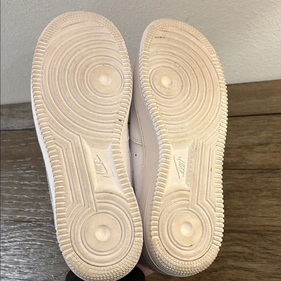 EUC [Nike] Air Force 1 White Athletic Tennis Shoes Sneakers Women’s 8 / Mens 6.5 - Picture 11 of 16